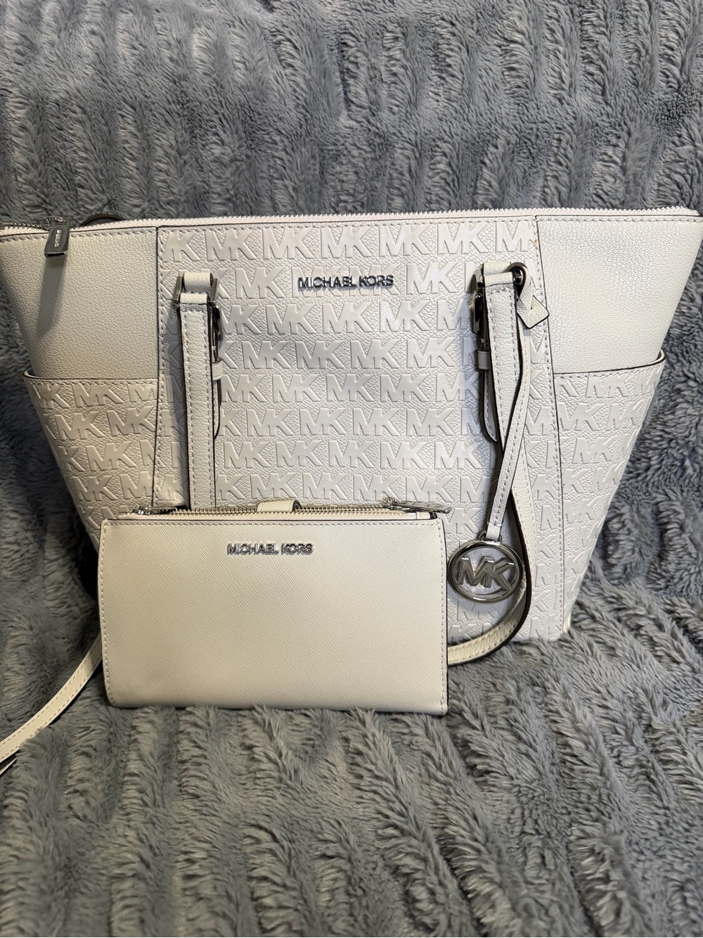 Michael kors medium size hand bag with wallet